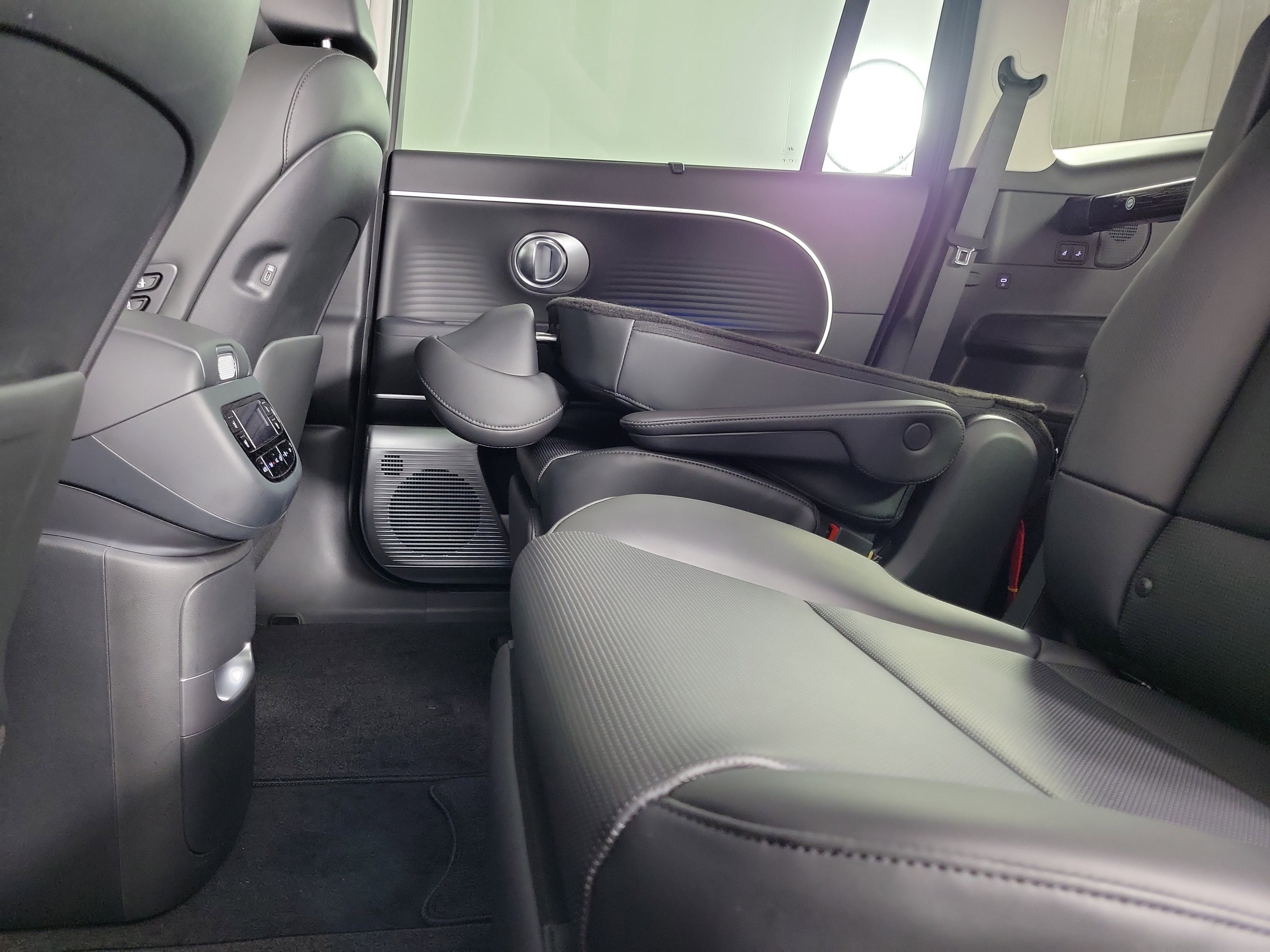 New 2026 Hyundai Ioniq 9 Limited image 33