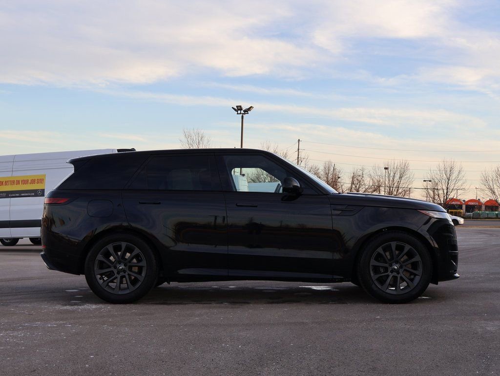 Used 2024 Land Rover Range Rover Sport Dynamic SE AWD/4WD image 4
