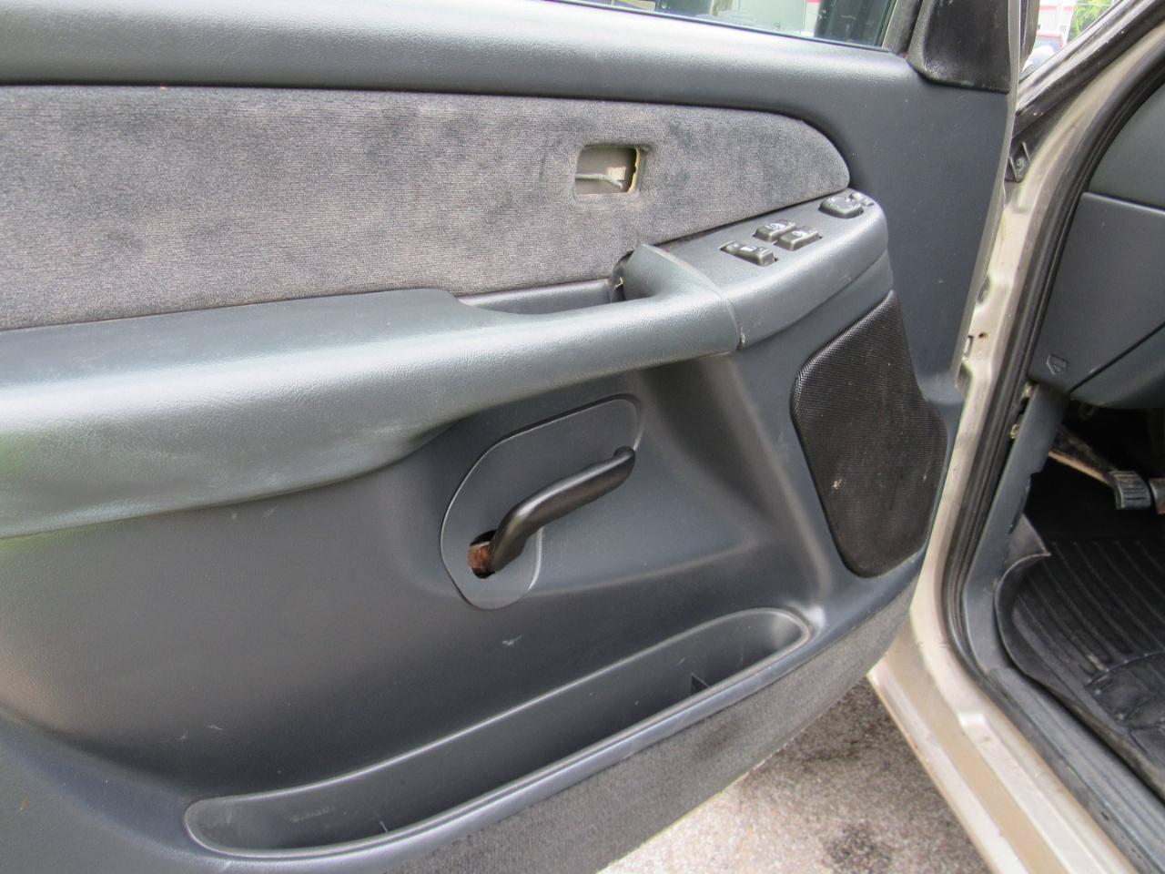 Used 2002 Chevrolet Silverado 2500 LS AWD/4WD image 13