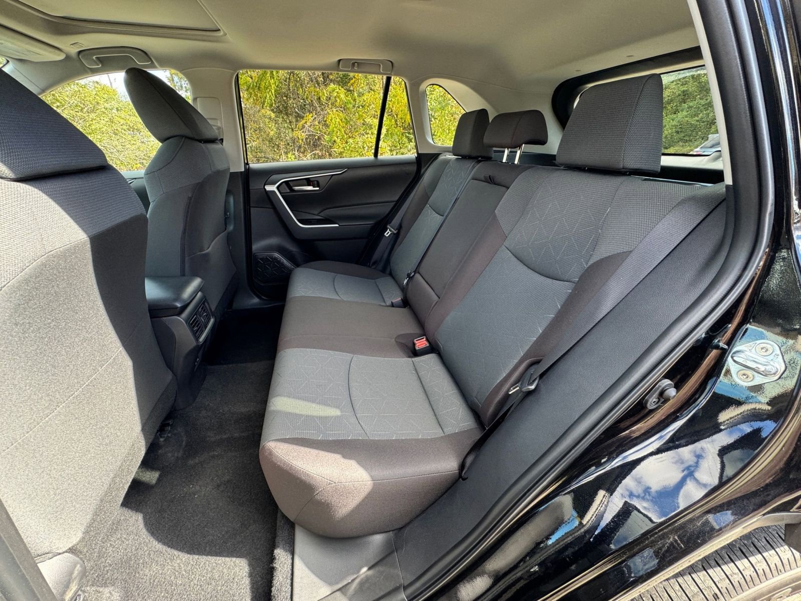 Used 2025 Toyota RAV4 XLE image 32