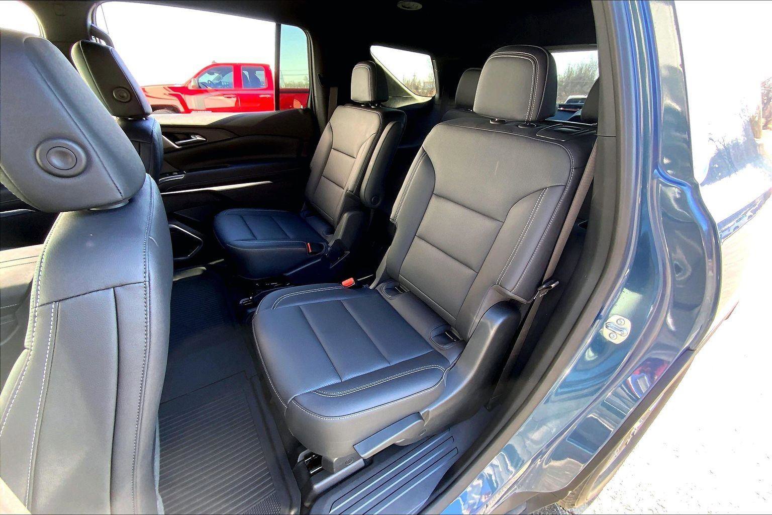 Used 2024 Chevrolet Traverse LT w/ Enhanced Driving Package image 22