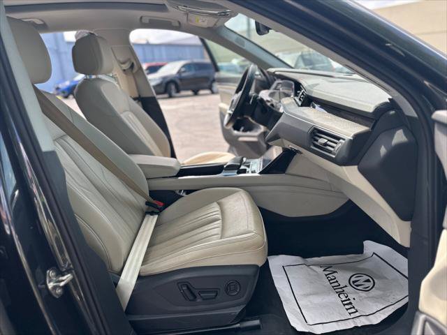 Used 2022 Audi e-tron Premium Plus w/ Premium Plus Package AWD/4WD image 18
