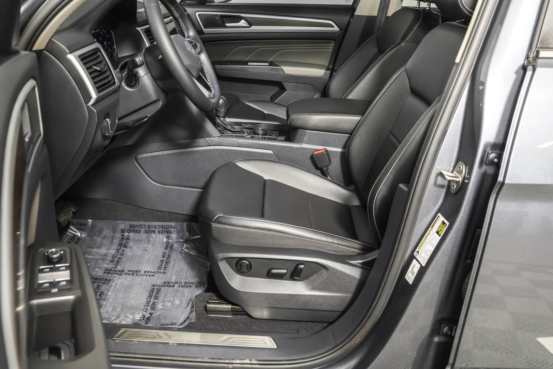 Used 2023 Volkswagen Atlas SE w/ Black Wheel Package image 23