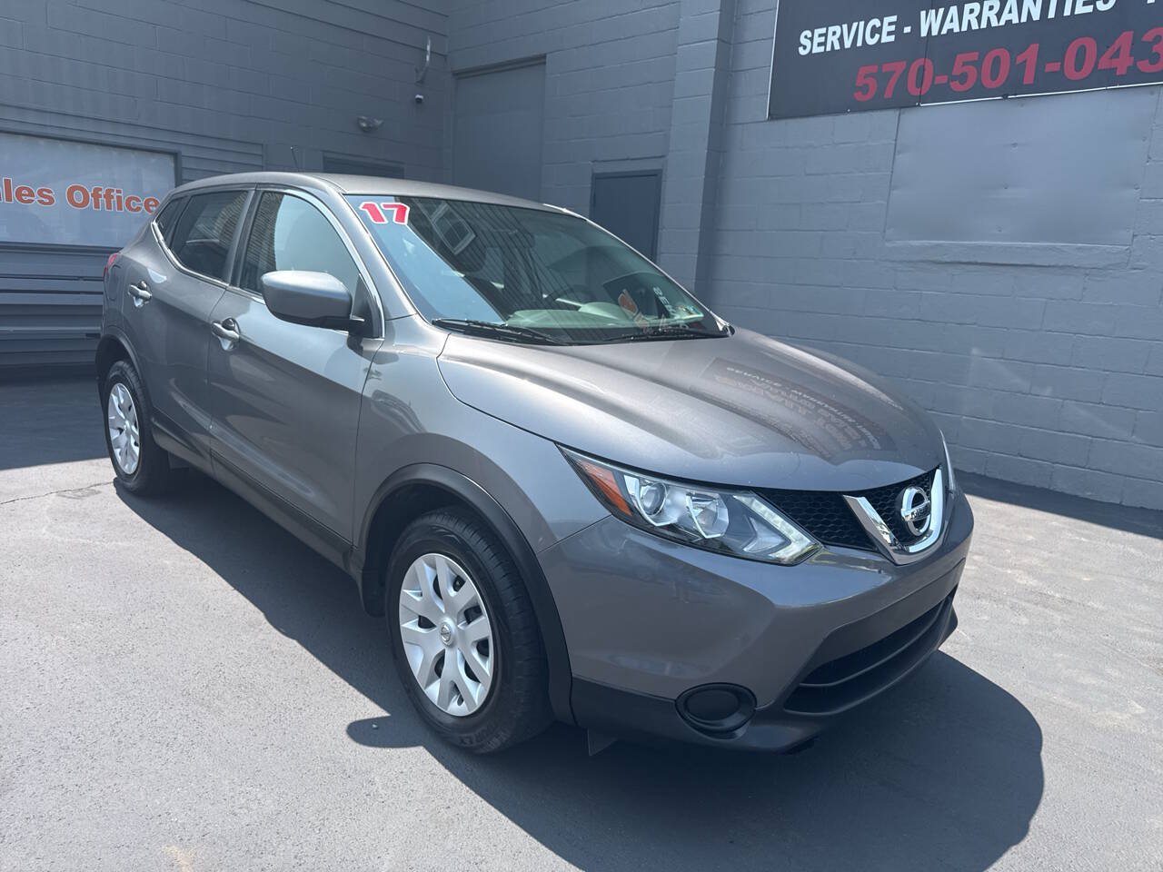 Used 2017 Nissan Rogue Sport S AWD/4WD image 1