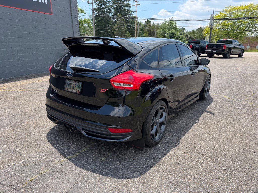 Used 2017 Ford Focus ST FWD image 8