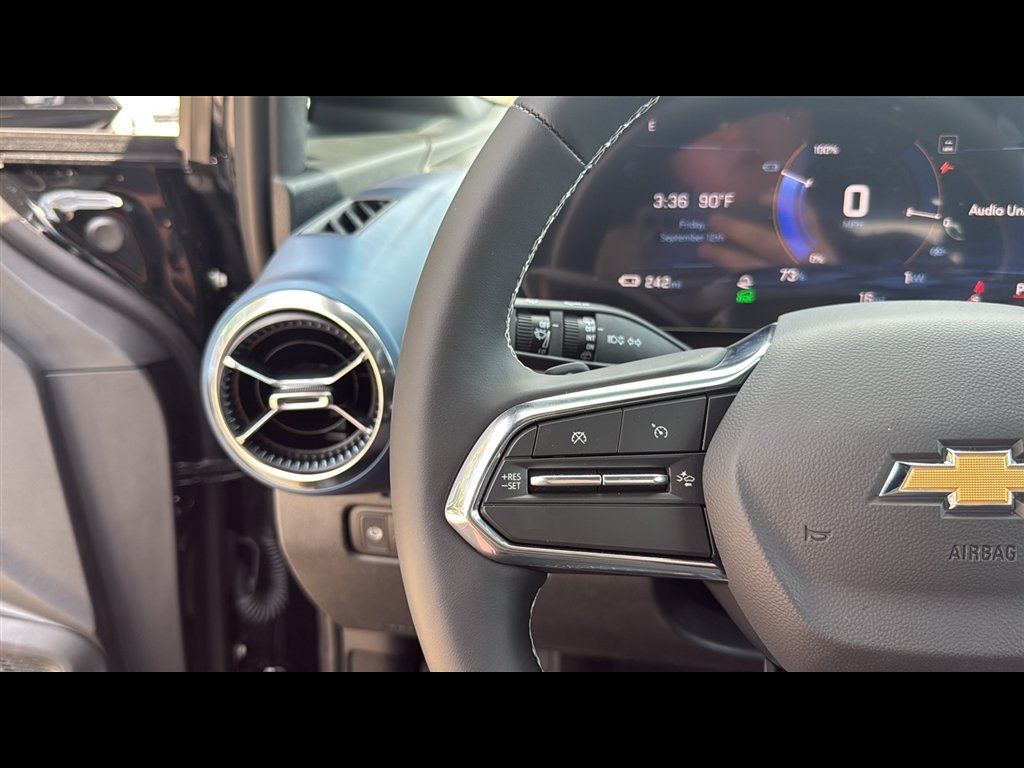 New 2025 Chevrolet Equinox EV LT FWD image 13