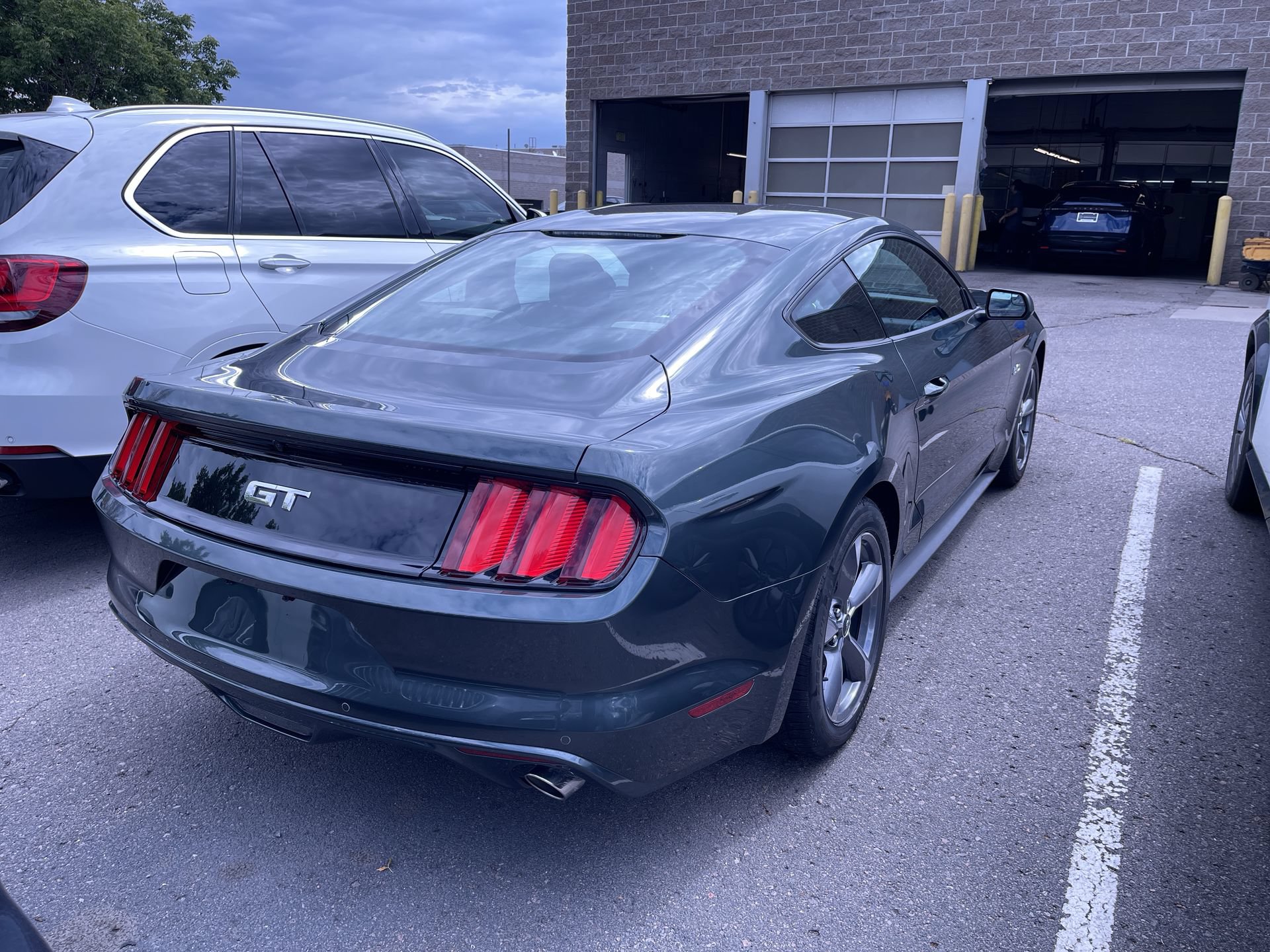 Used 2016 Ford Mustang GT RWD image 3