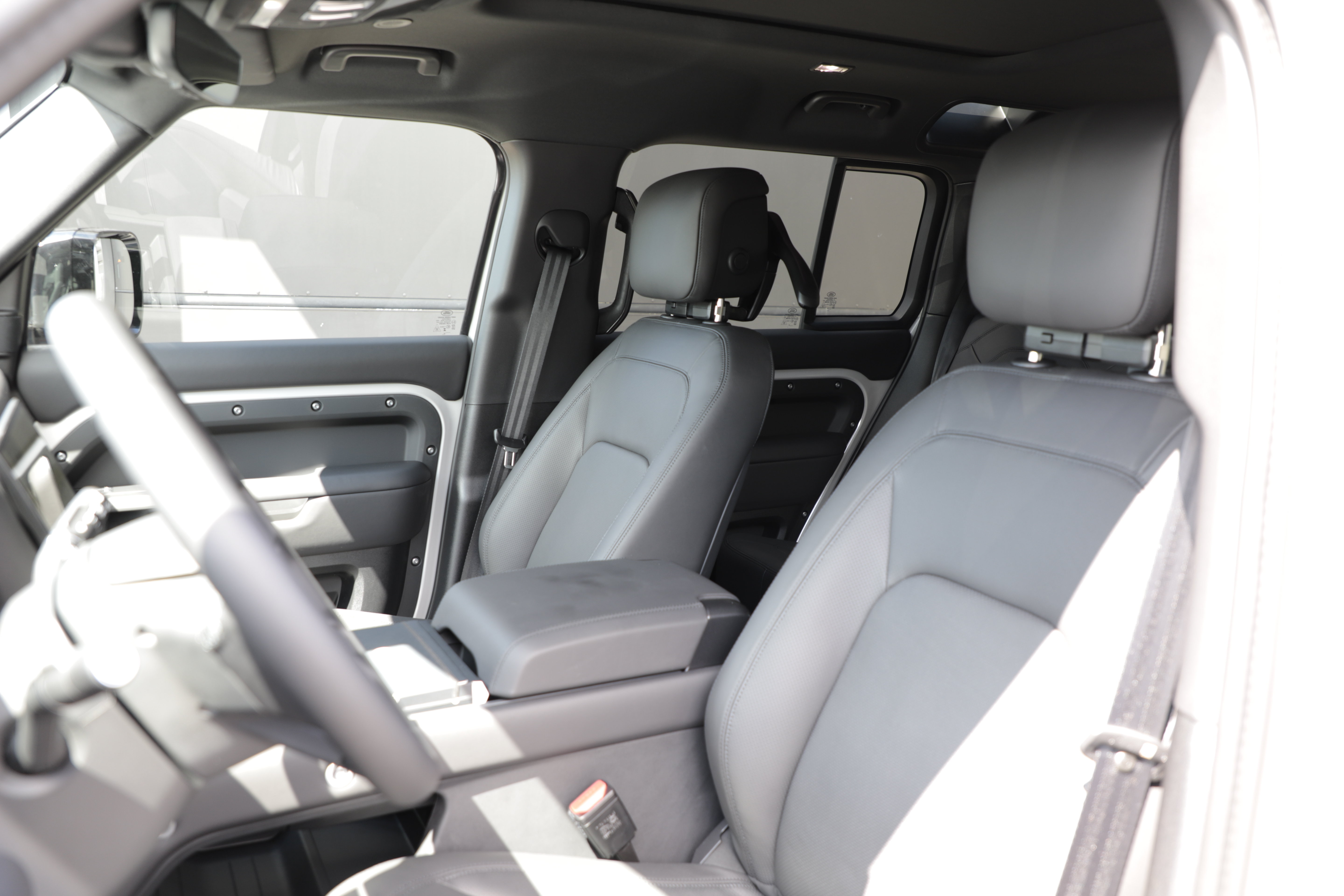 New 2026 Land Rover Defender 110 X-Dynamic SE AWD/4WD image 17