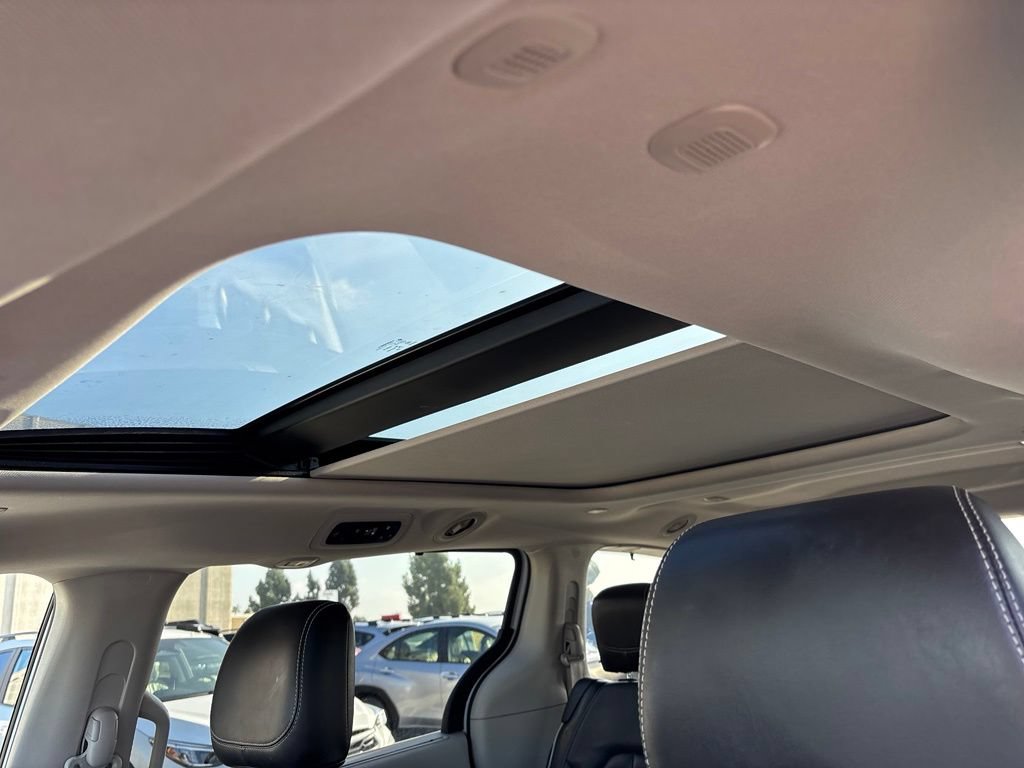 Used 2023 Chrysler Pacifica Limited FWD image 8