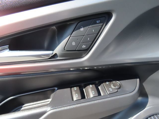 Certified 2025 Chevrolet Equinox EV RS w/ Convenience Package II AWD/4WD image 10
