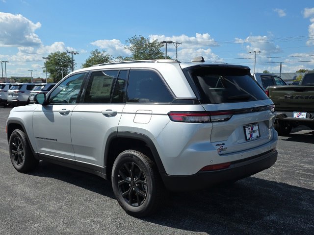 New 2026 Jeep Grand Cherokee Altitude AWD/4WD image 3