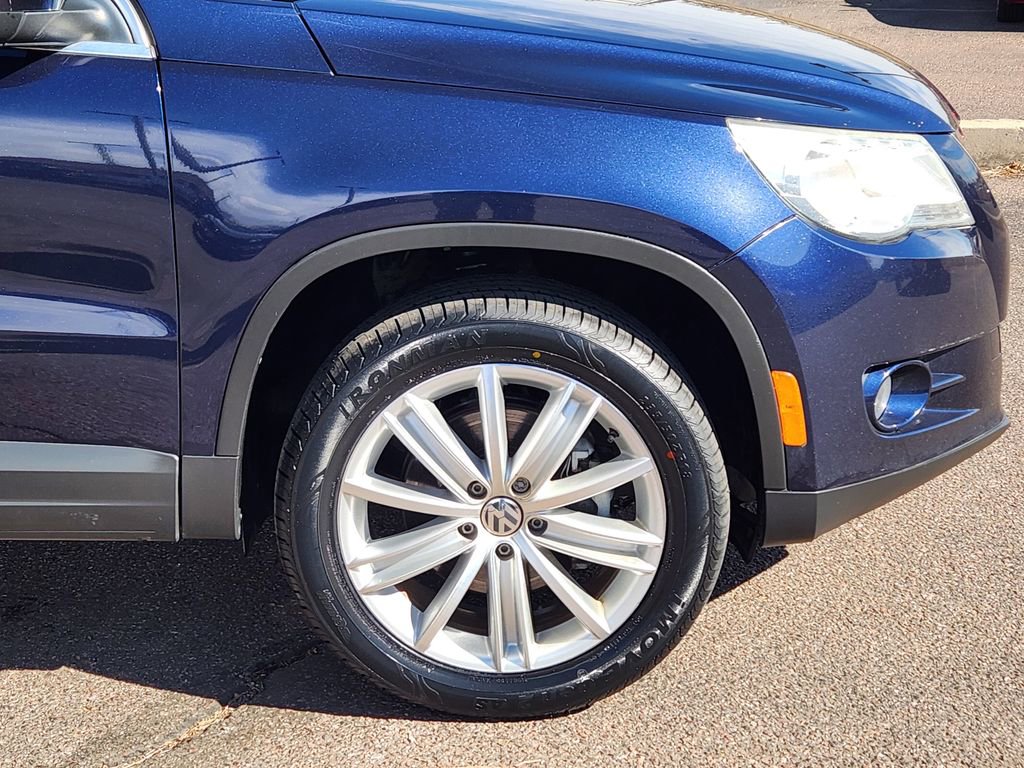 Used 2011 Volkswagen Tiguan SE image 28
