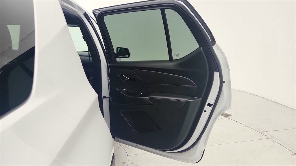 Used 2023 Chevrolet Traverse LT image 27