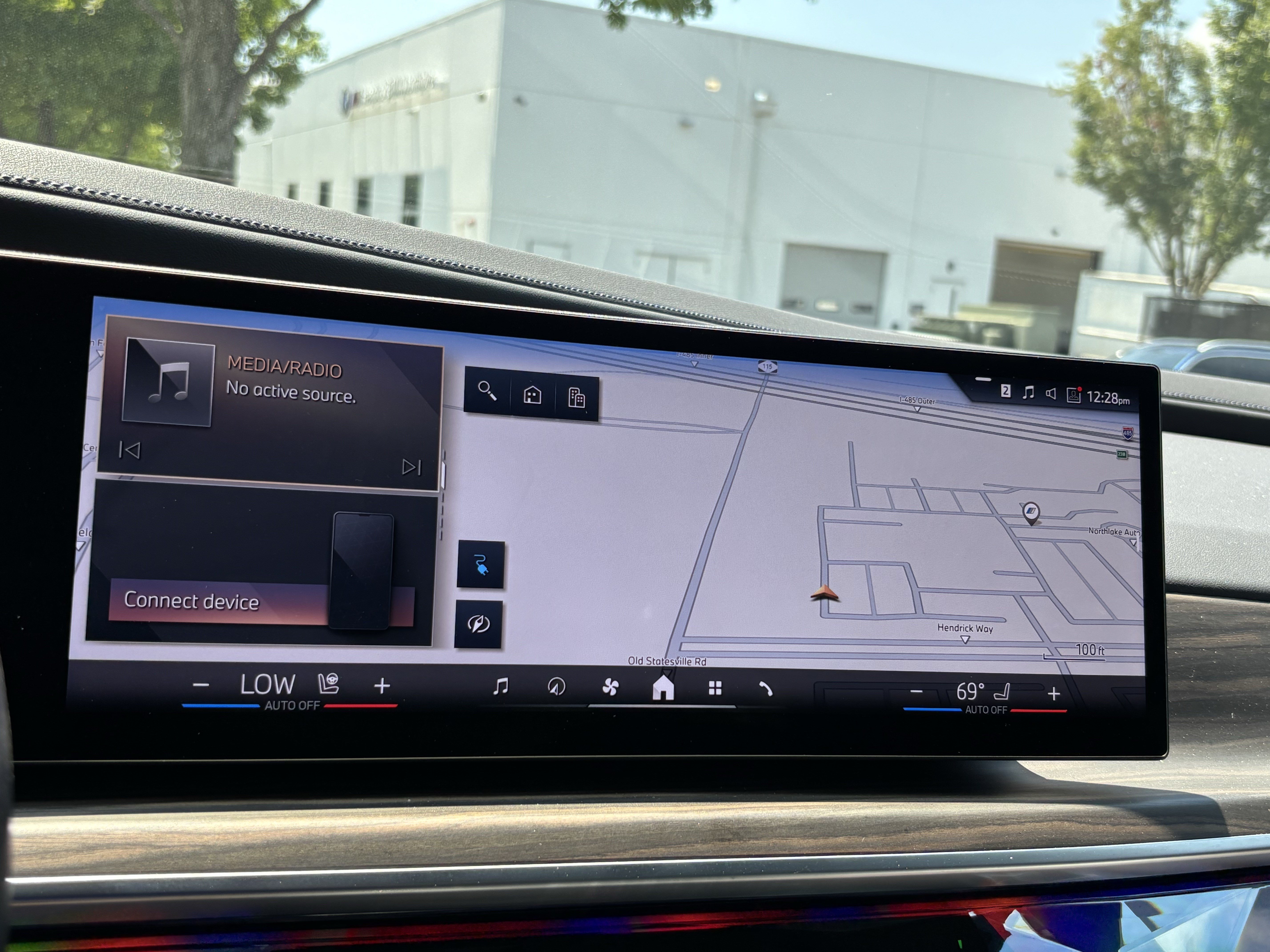 Certified 2023 BMW i7 xDrive60 AWD/4WD image 23
