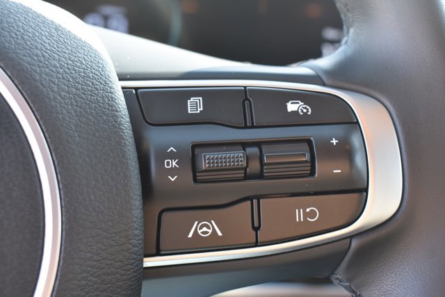 Used 2025 Kia Sportage EX image 21
