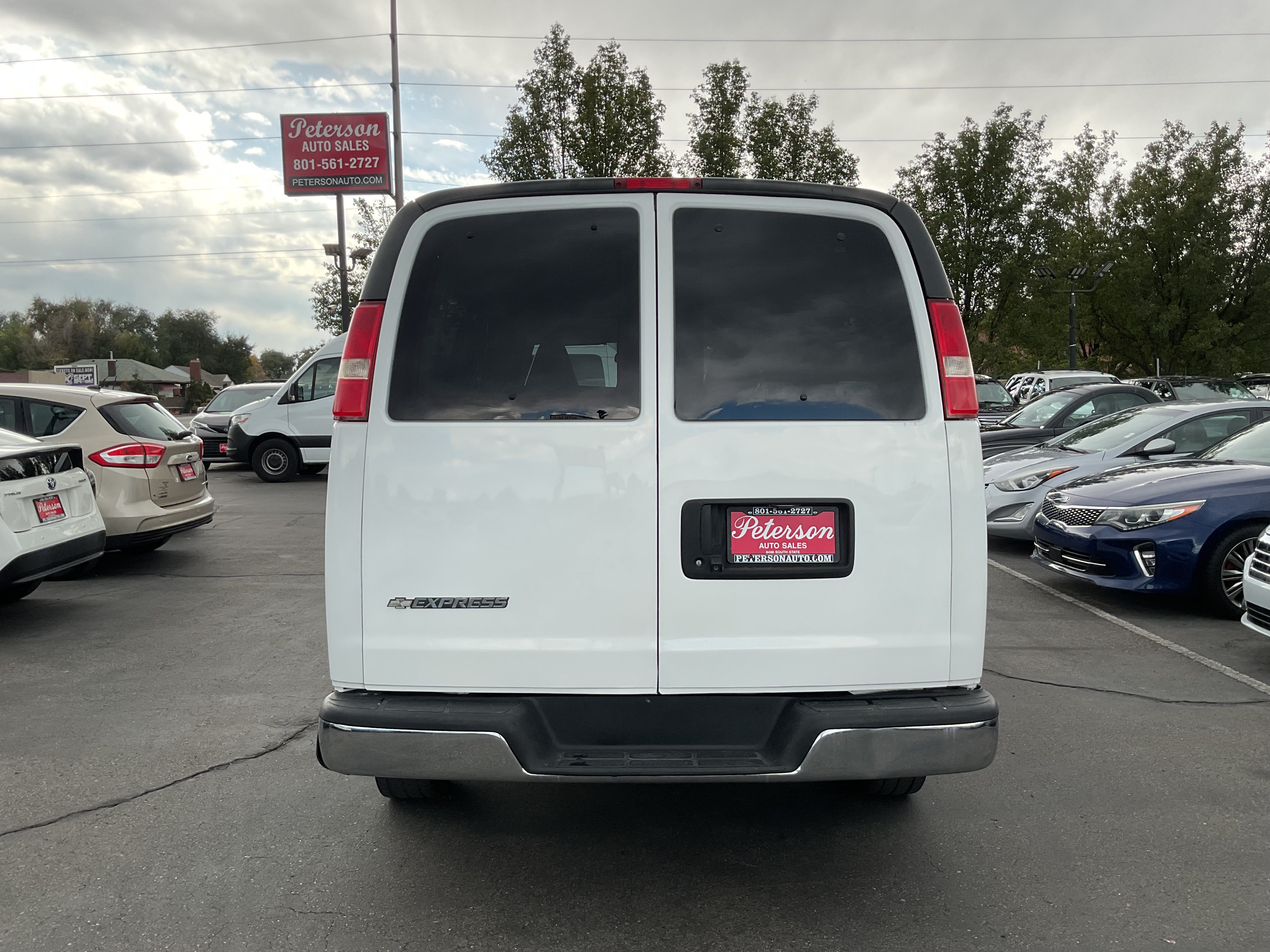 Used 2019 Chevrolet Express 3500 LT w/ LT Preferred Equipment Group RWD image 8