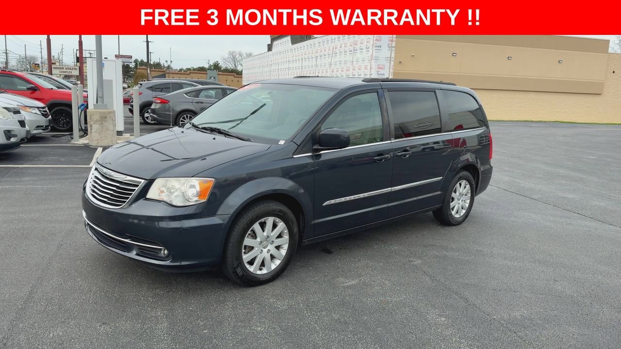 Used 2014 Chrysler Town & Country Touring FWD image 4