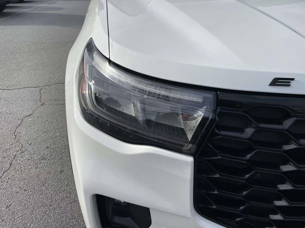 Used 2025 Ford Explorer ST-Line w/ ST-Line Street Pack image 17