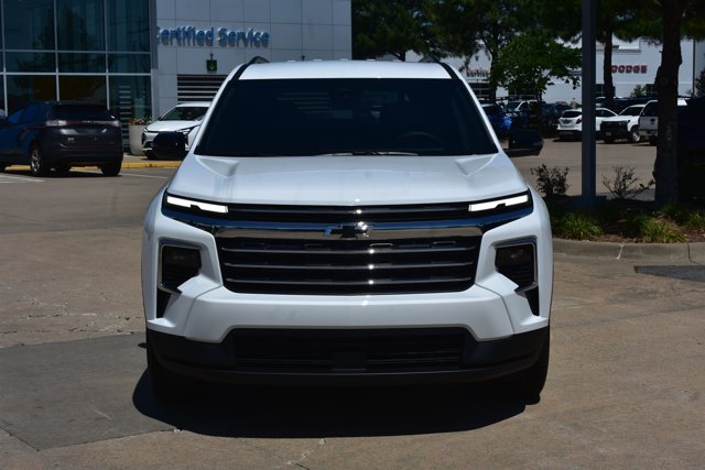 New 2026 Chevrolet Traverse LT w/ Driver Confidence Package AWD/4WD image 2