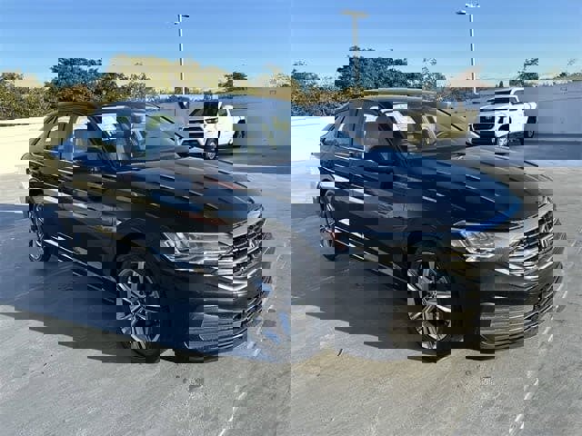 Used 2024 Volkswagen Jetta SE image 37