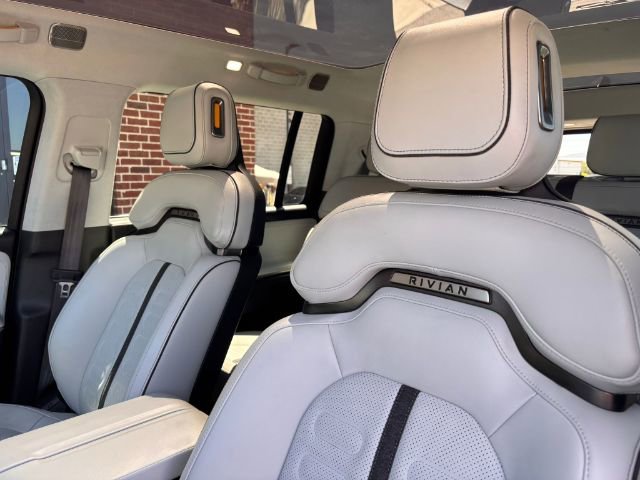 Used 2024 Rivian R1S Adventure image 30