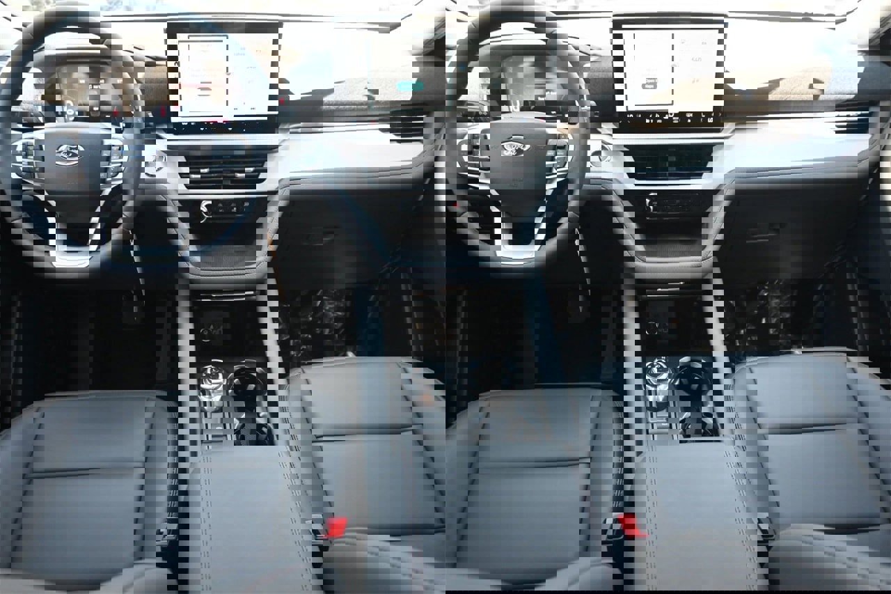 New 2025 Ford Explorer Active image 33