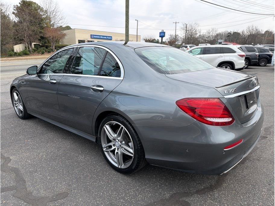 Used 2017 Mercedes-Benz E 300 image 4