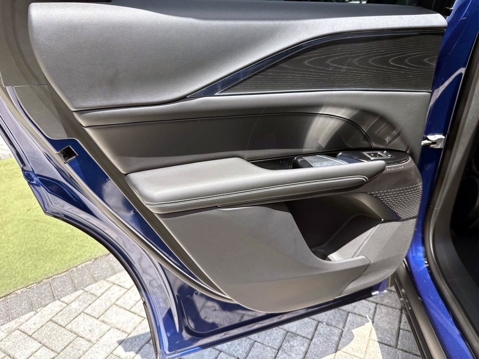 Used 2024 Cadillac Lyriq Luxury RWD image 12