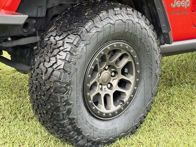 Used 2022 Jeep Wrangler Unlimited Rubicon w/ Xtreme Recon 35" Tire Package AWD/4WD image 16