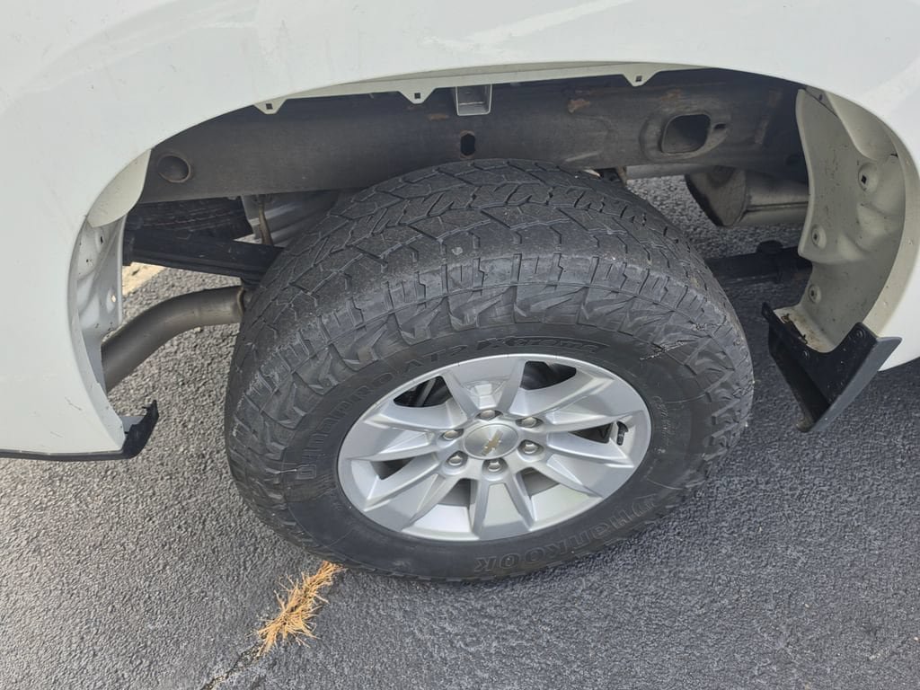 Used 2023 Chevrolet Silverado 1500 LT AWD/4WD image 9