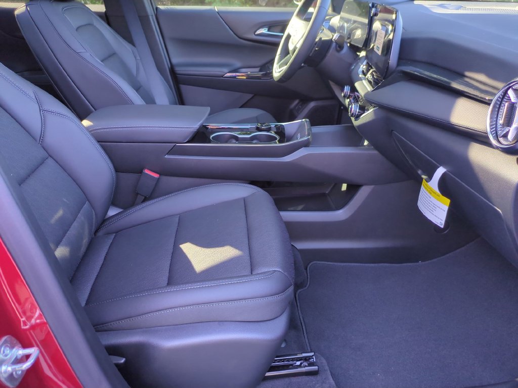 New 2027 Chevrolet Equinox LT w/ Convenience Package II FWD image 38