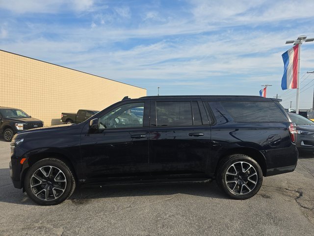 Used 2022 Chevrolet Suburban RST w/ Luxury Package image 8