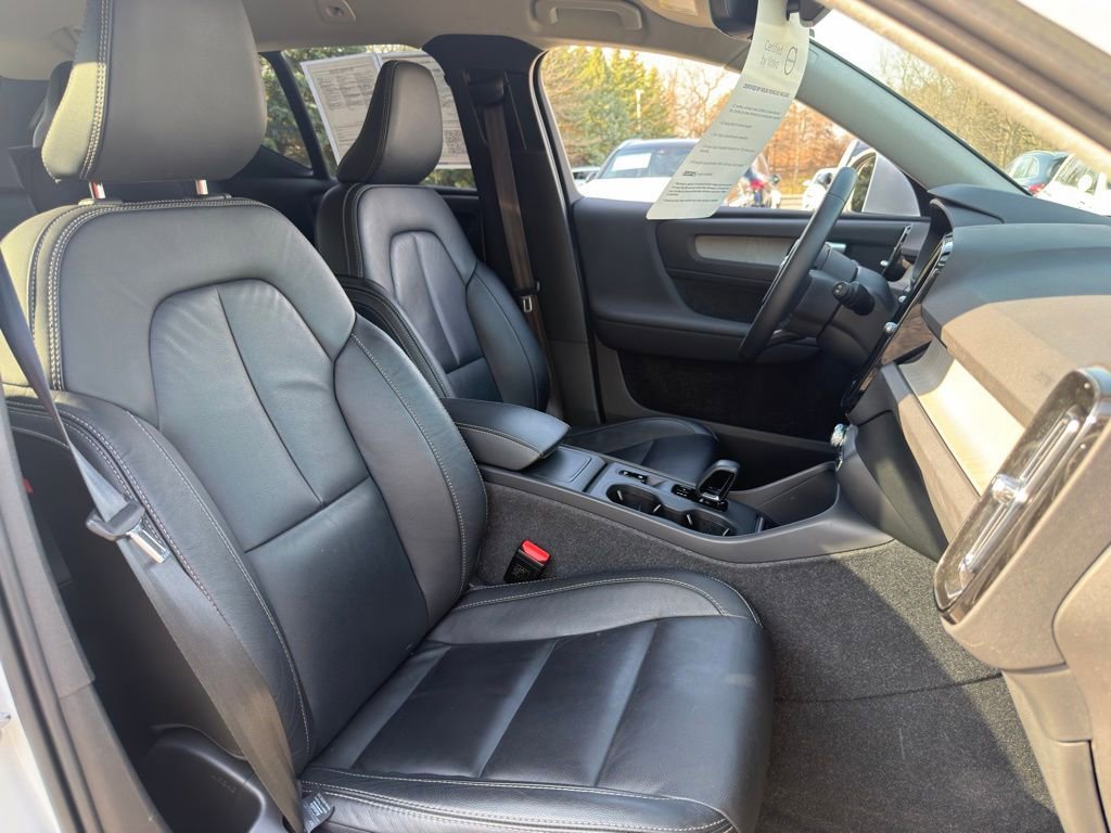 Used 2023 Volvo XC40 B5 Core w/ Convenience Package AWD/4WD image 24