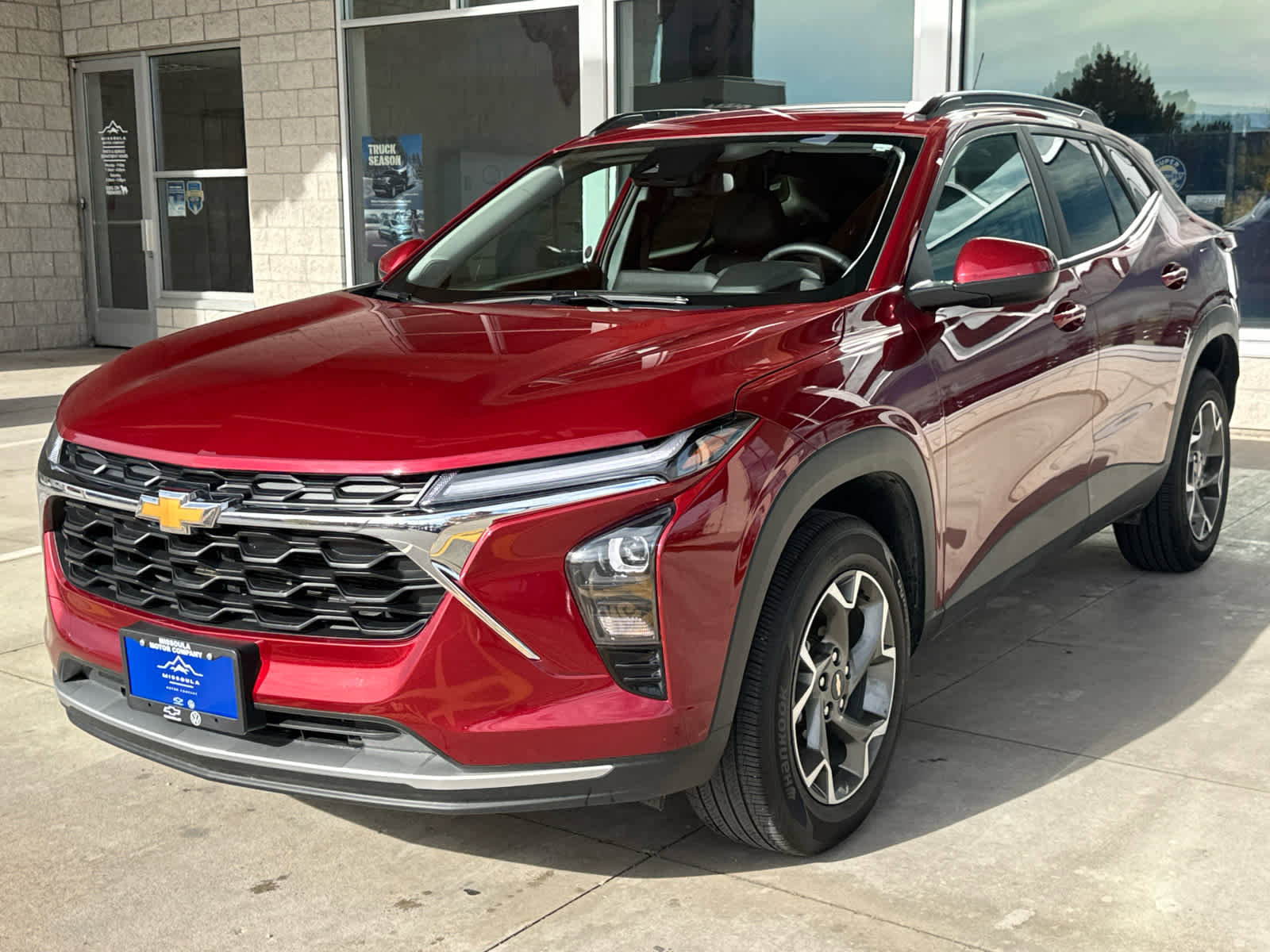 Certified 2025 Chevrolet Trax LT w/ LT Convenience Package image 1