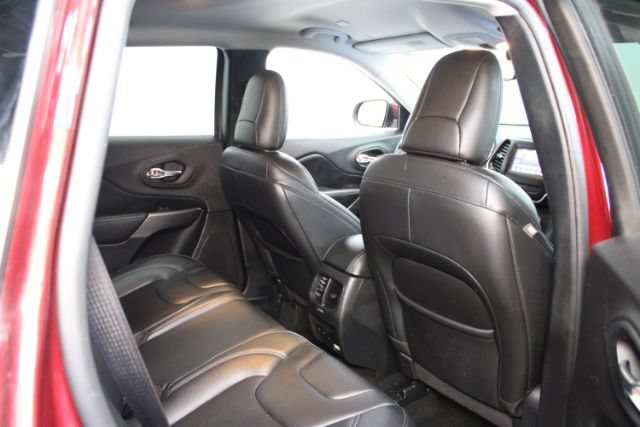 Used 2020 Jeep Cherokee Latitude Plus w/ Comfort/Convenience Group AWD/4WD image 25