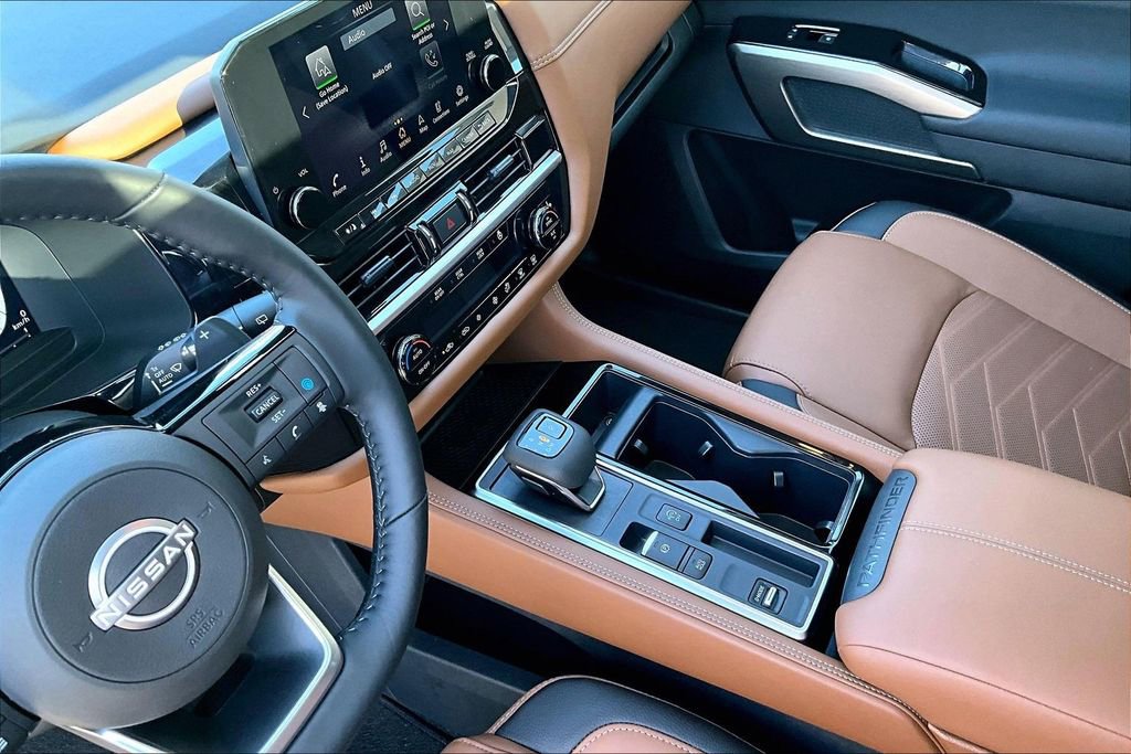 Used 2025 Nissan Pathfinder Platinum image 19