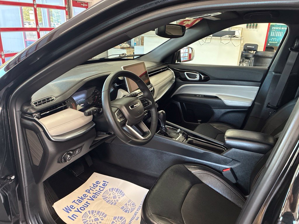 Certified 2023 Jeep Compass Limited AWD/4WD image 6