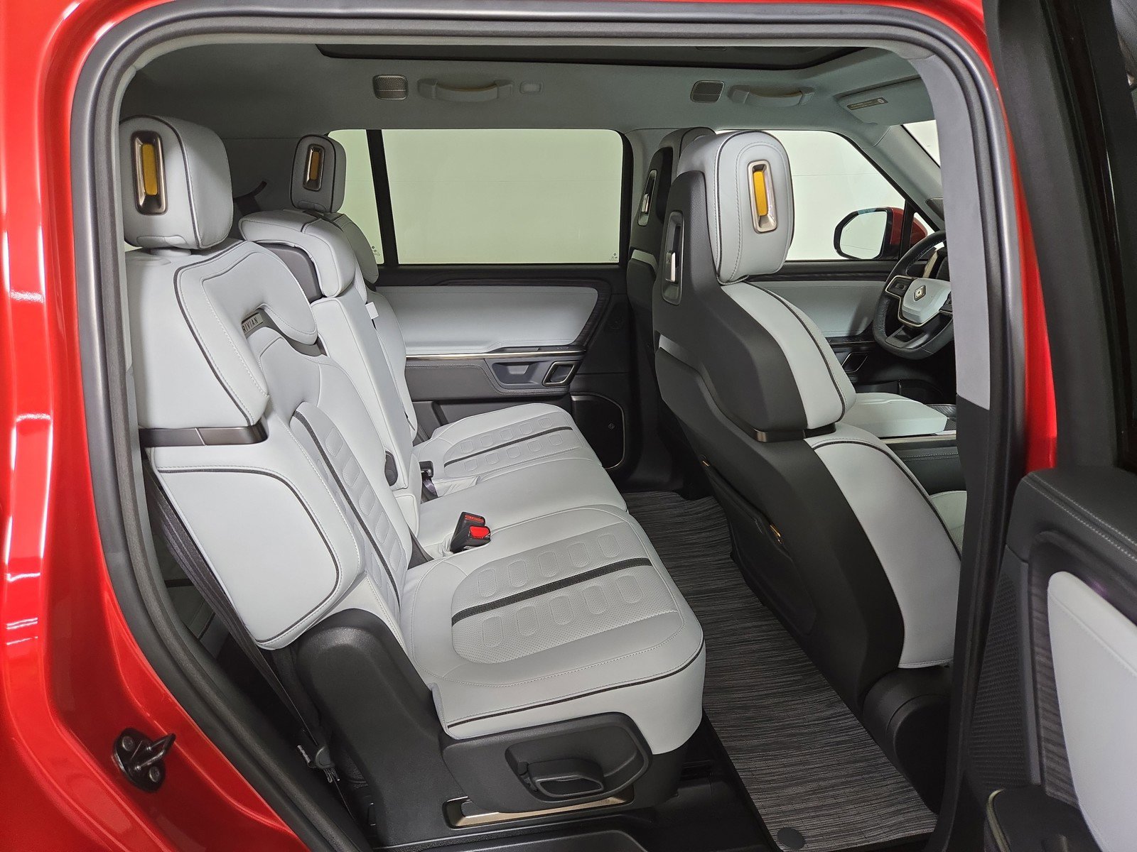 Used 2024 Rivian R1S Adventure AWD/4WD image 23