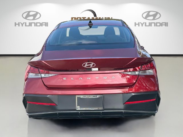 Certified 2025 Hyundai Elantra SEL FWD image 7