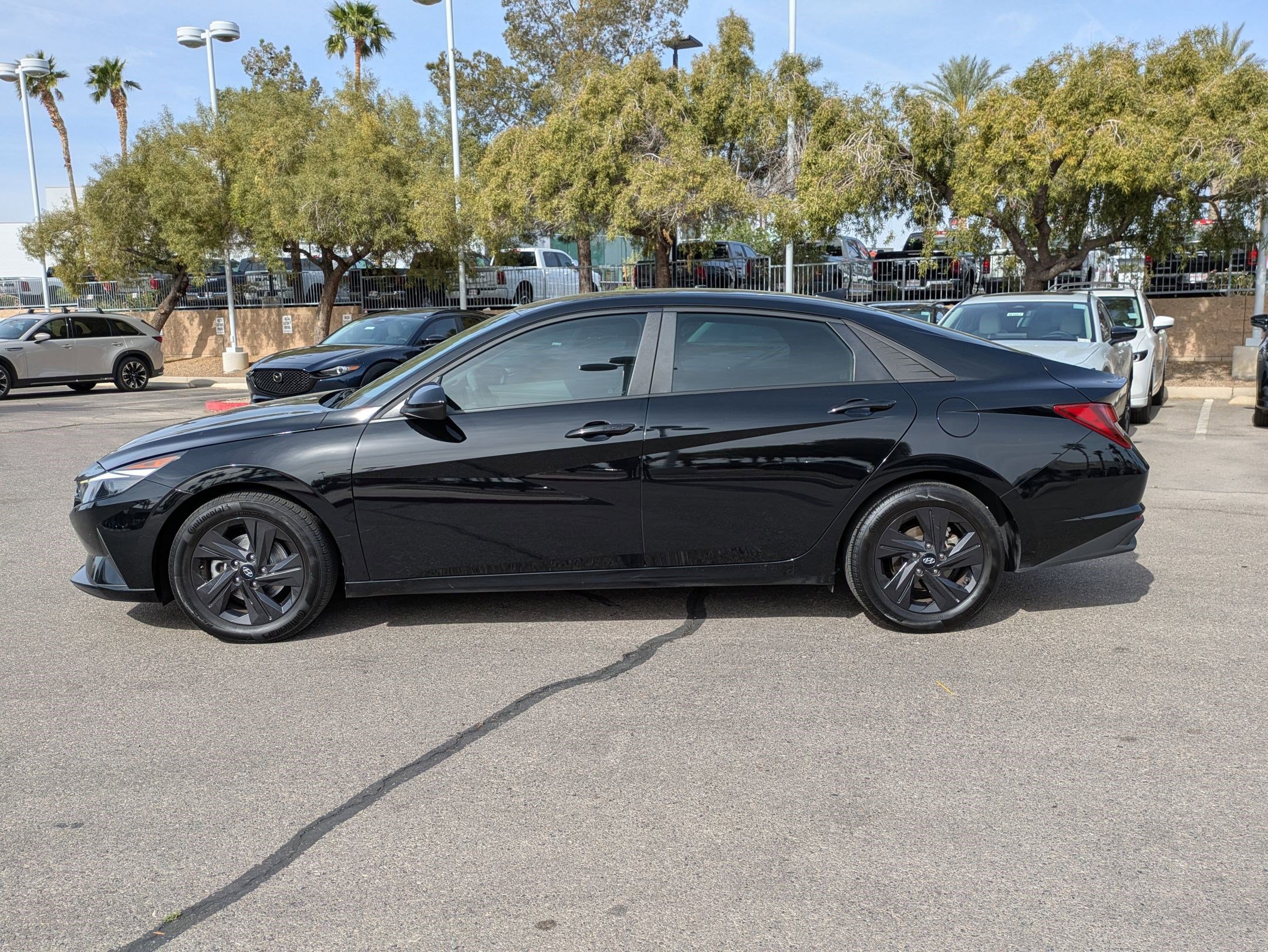Used 2021 Hyundai Elantra SEL w/ Convenience Package FWD image 2