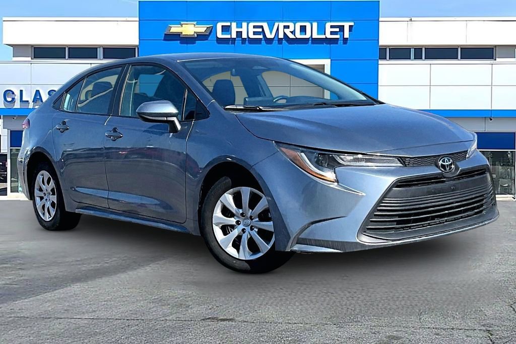 Used 2025 Toyota Corolla LE image 1