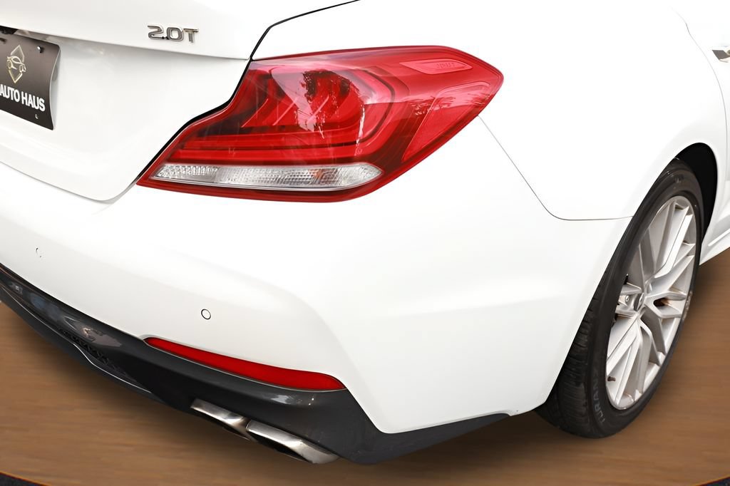 Used 2020 Genesis G70 2.0T w/ Elite Package RWD image 14