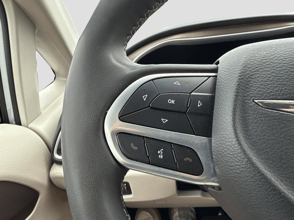 Used 2023 Chrysler Voyager LX FWD image 10