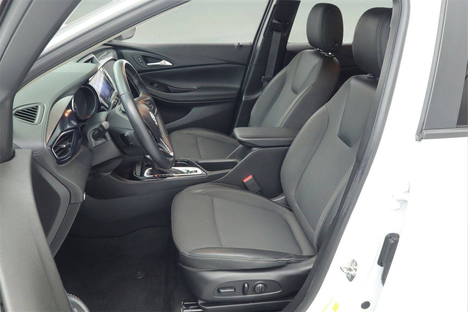 Used 2022 Buick Encore GX Preferred w/ Cold Weather Comfort Package image 16