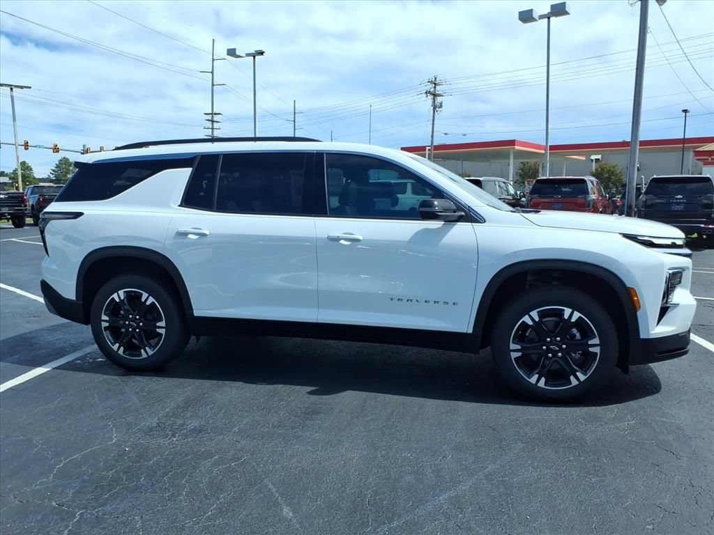 New 2027 Chevrolet Traverse LT w/ Sun and Wheel Package FWD image 2