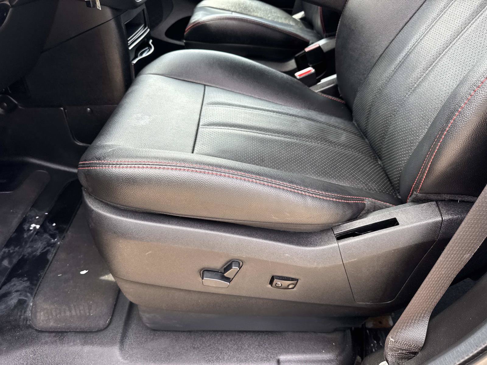 Used 2016 Dodge Grand Caravan R/T w/ Safety Sphere Group FWD image 19