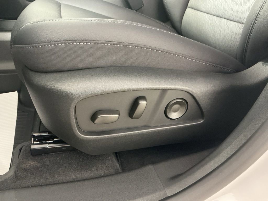 New 2026 Chevrolet Equinox LT w/ Convenience Package II AWD/4WD image 6