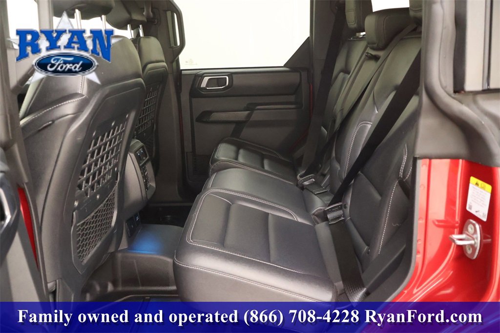 Used 2025 Ford Bronco Badlands image 13