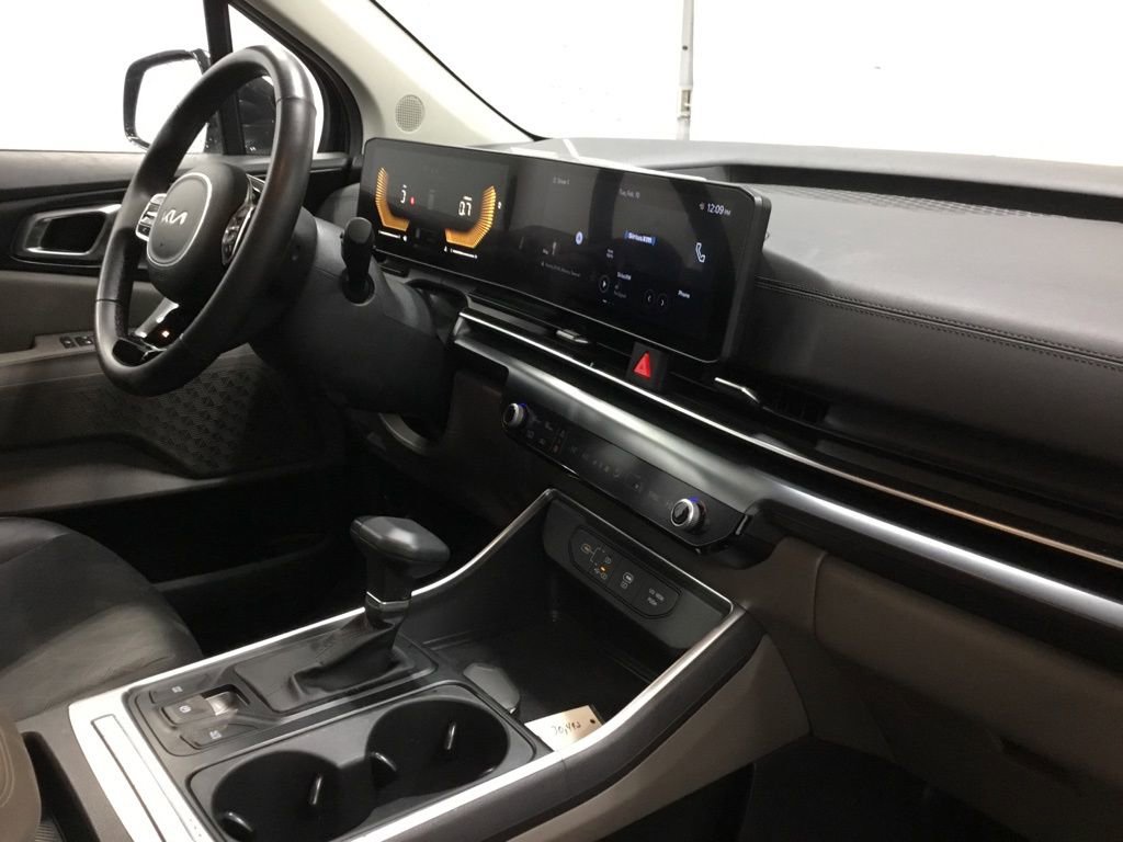 Used 2025 Kia Carnival image 24