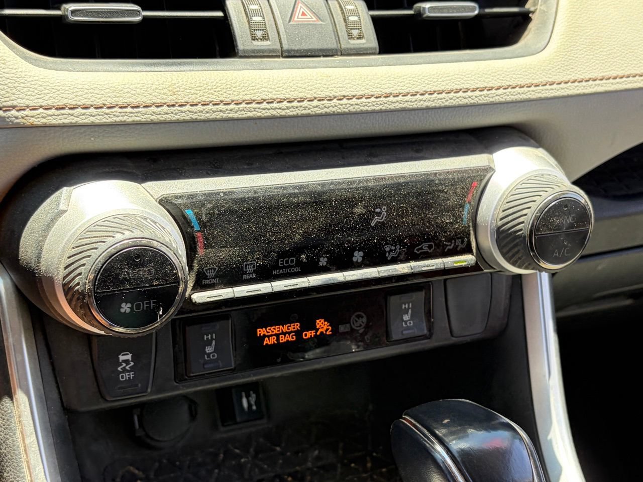 Used 2019 Toyota RAV4 XLE Premium w/ Cold Weather Package AWD/4WD image 9
